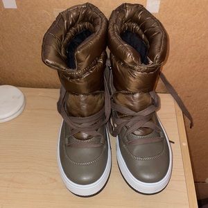Noize Emma boots! Size 7